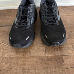 Shoes - Brooks Ghost