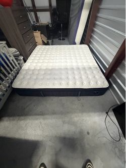 Stearns and Foster King Mattress( Box springs Included)