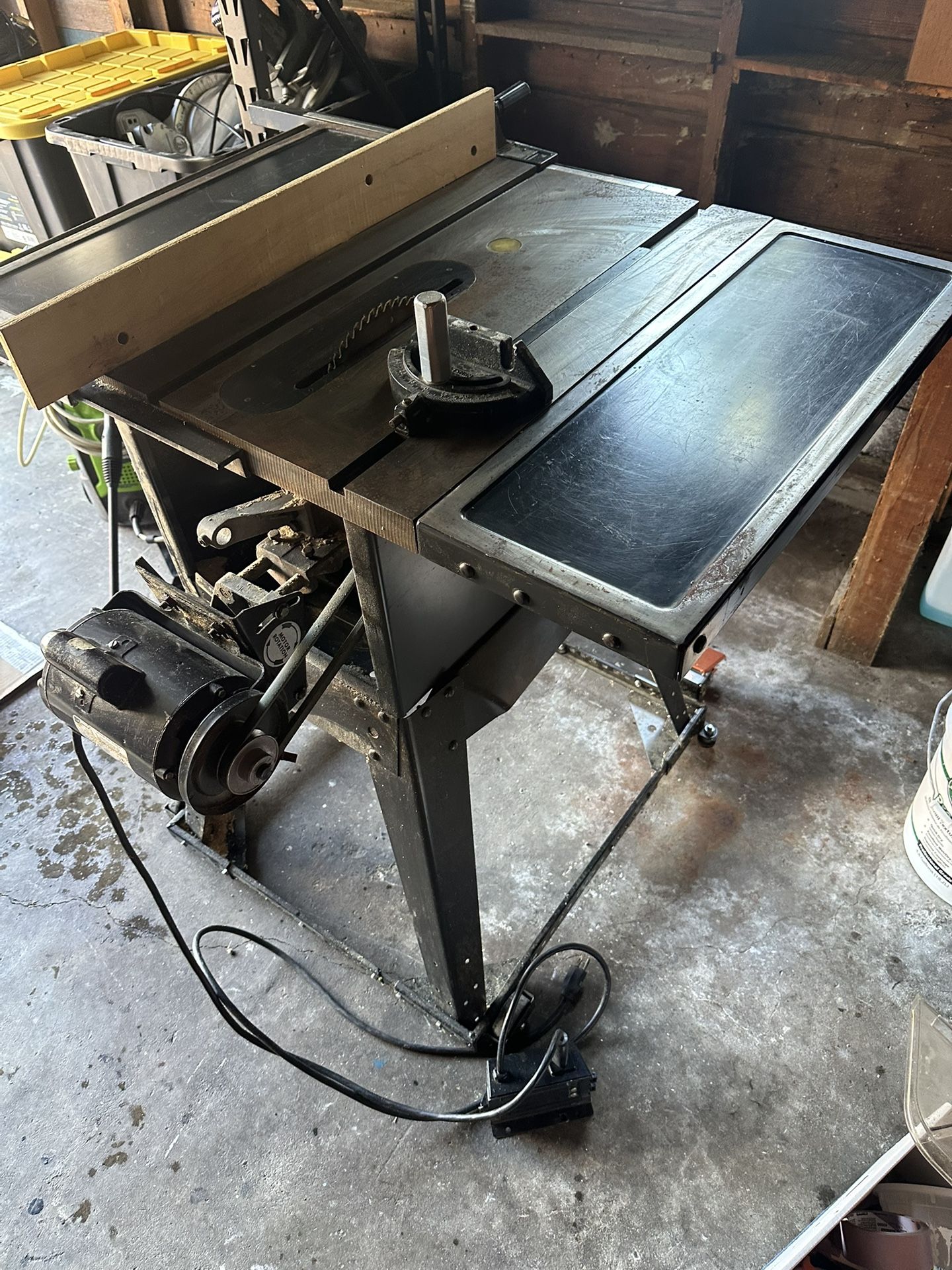 Craftsman 10” Cast iron Table Saw w/ Casters