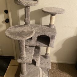 CAT TREE 55” INCHES LIKE NEW 