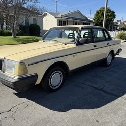 Excellent Condition Volvo (contact info removed)