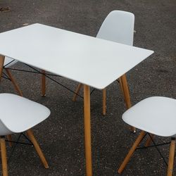 Mid Modern Style 5 Piece Dining Set With 4 Chairs And 1 Table