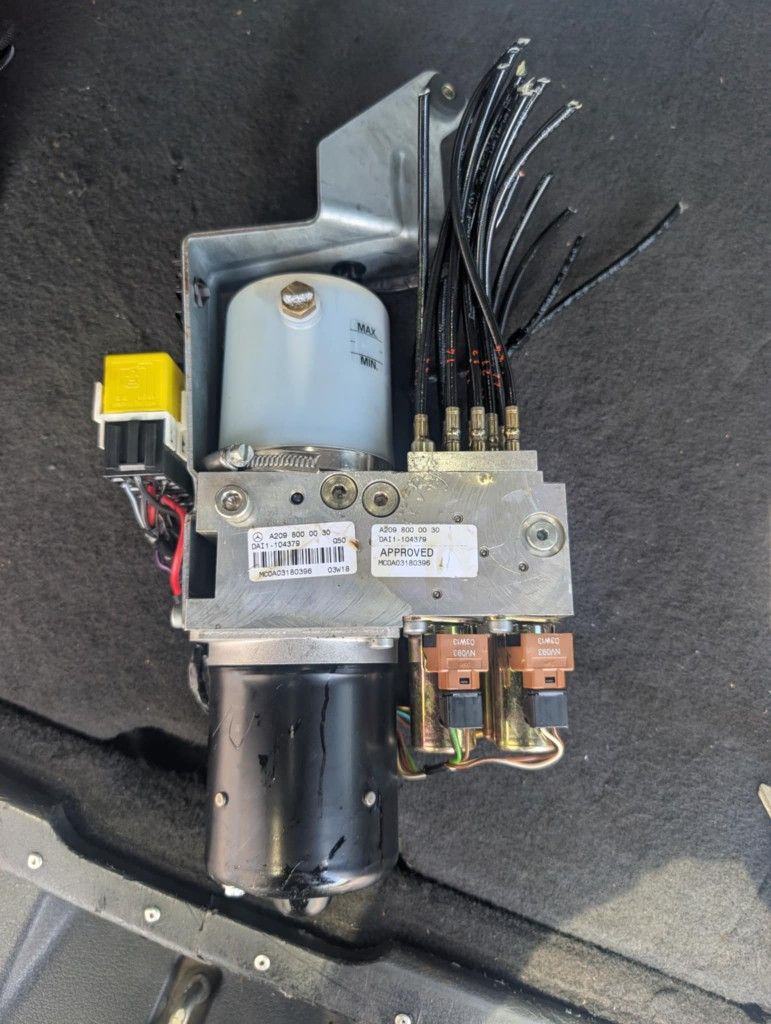 2004 To 2009 Mercedes CLK320 Convertible Top Hydraullic Motor Pump OEM (contact info removed)