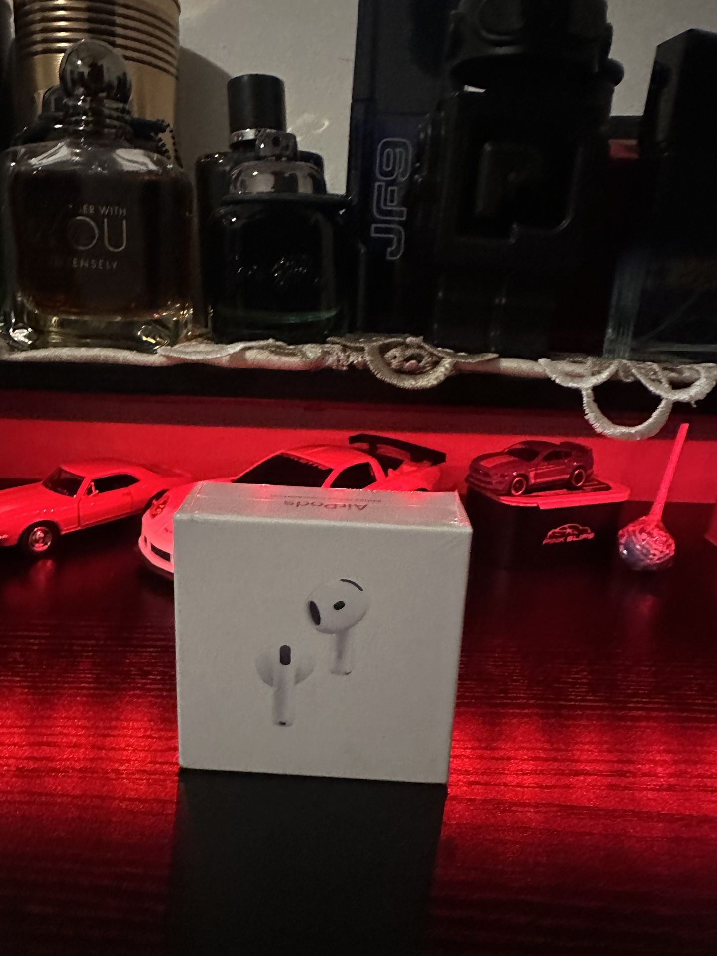 AirPods 4 noise canceling