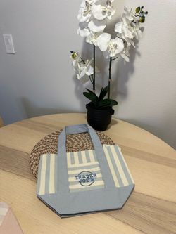Viral Trader Joe’s totes