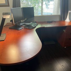 Right return desk. Good condition.