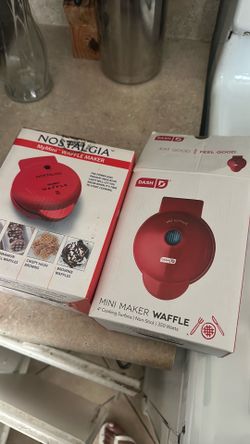 Mini waffle maker