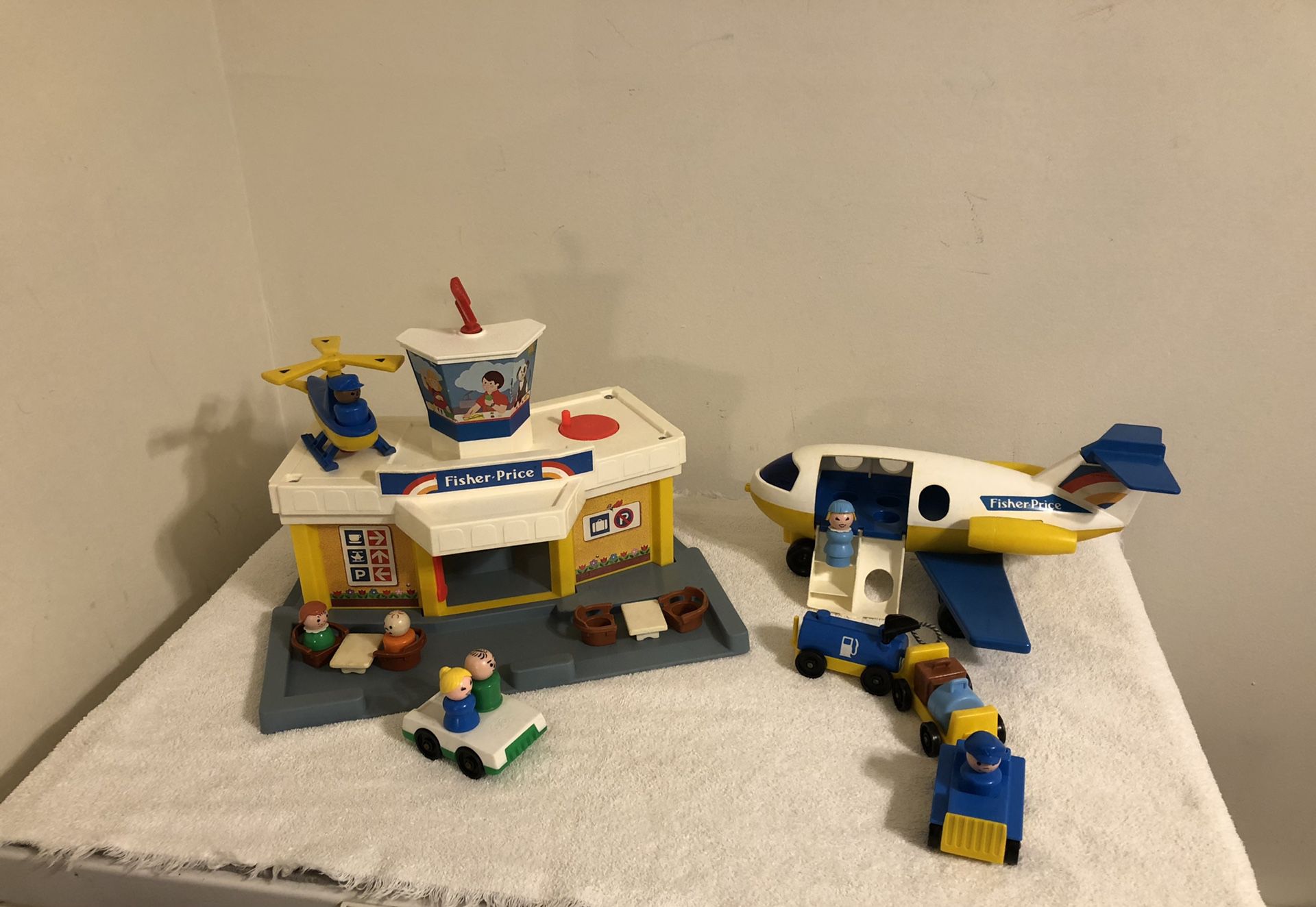 Vintage 1980 Fisher Price Little People Play Family Jetport #933 Complete 
