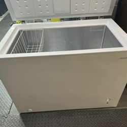 Insignia™ - 10.2 Cu. Ft. Garage-Ready Chest Freezer - White