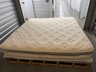 Like New Helix Birch Organic Latex Hybrid King Mattress
