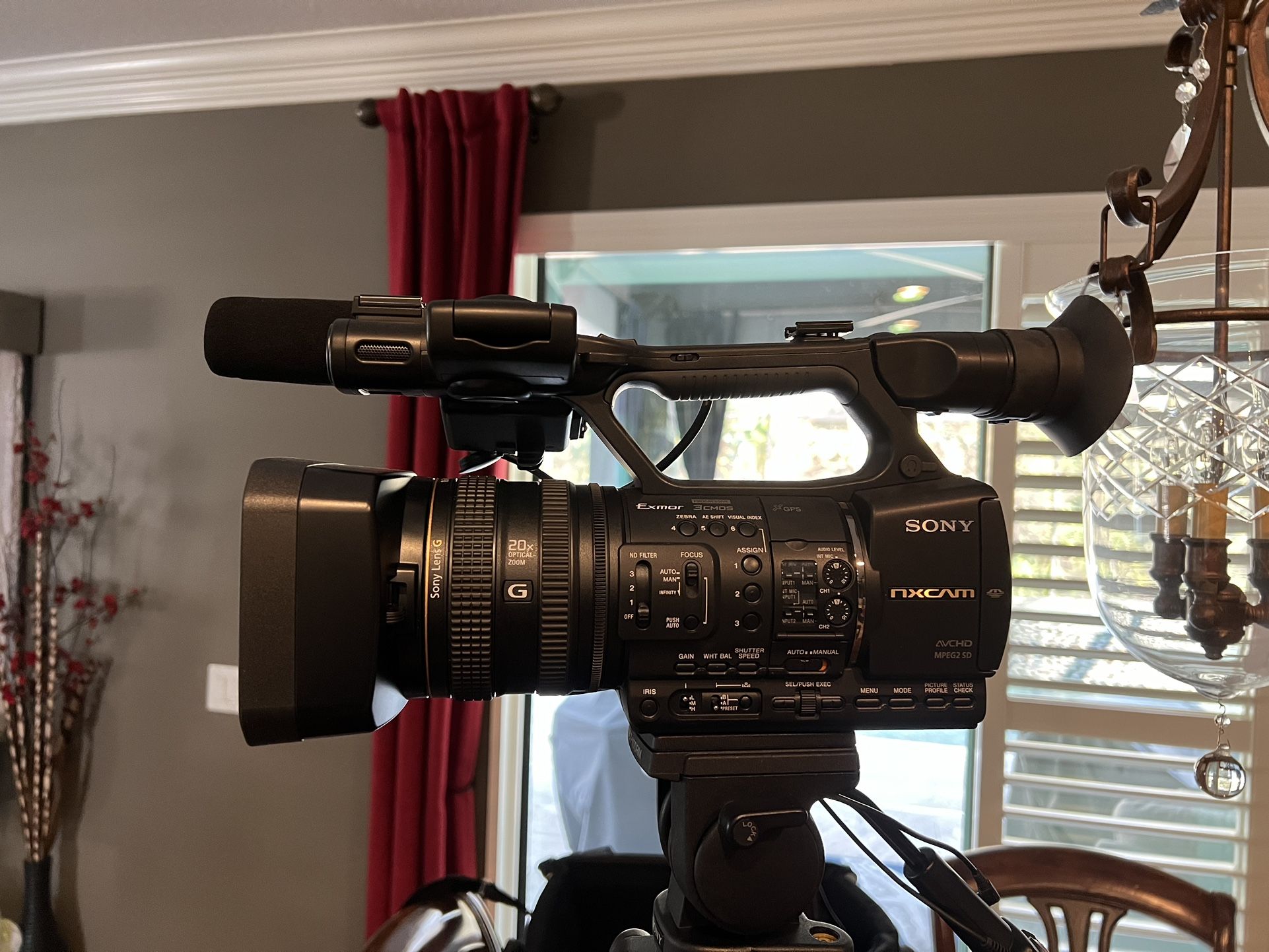 Sony HXR-NX5U 1/3-in Exmor CMOS Sensors NXCAM AVCHD CAM W GPS Rec Full HD/SD