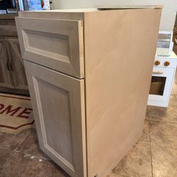 Custom kitchen cabinet 