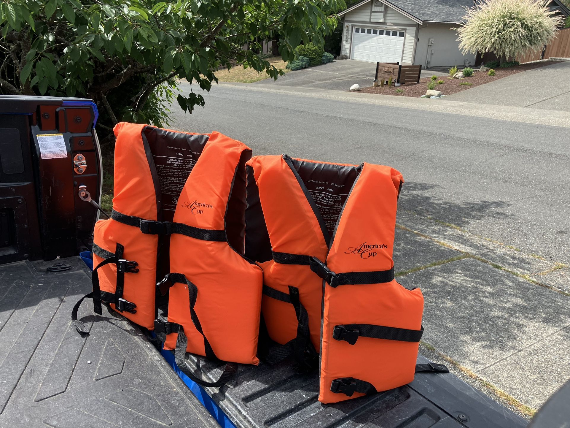 Adult LifeVest Life Vest Life Jacket over 90 Pounds 30-52 Chest Kayak Boating Rubber Rafting Jet Ski in Good Condition $25 Each