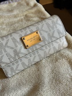 Michael Kors Wallet And Or Purse
