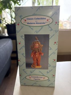 Madame Alexander Cowardly Lion Figurine