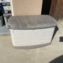 Small Rubbermaid Storage Container 