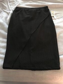 Black pencil skirt.new. size medium.