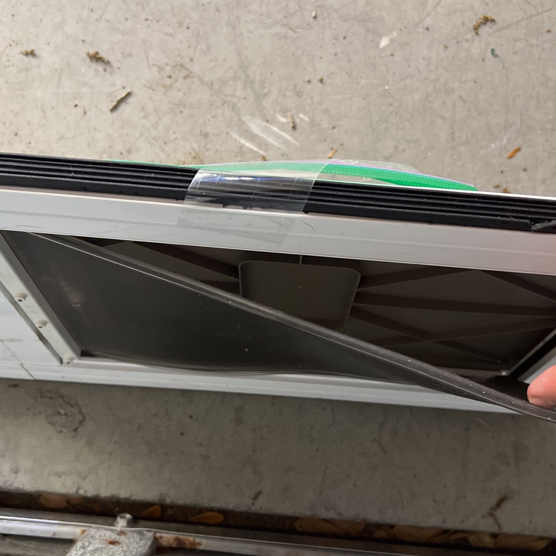 PetSafe Sliding Glass Door Insert (96inches) for Sale in Lutz, FL OfferUp