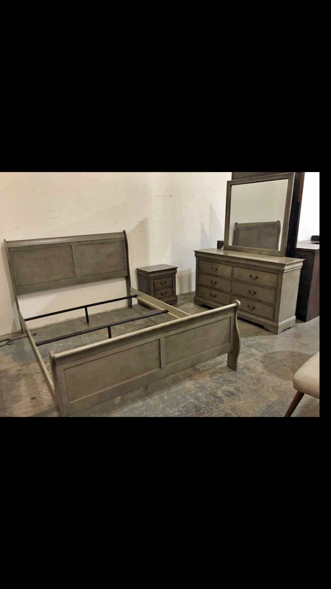 New 4pc Queen Bedroom Set