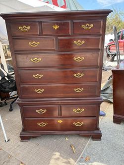 BEAUTIFUL VINTAGE DRESSER 7 DRAWERS SOLID WOOD