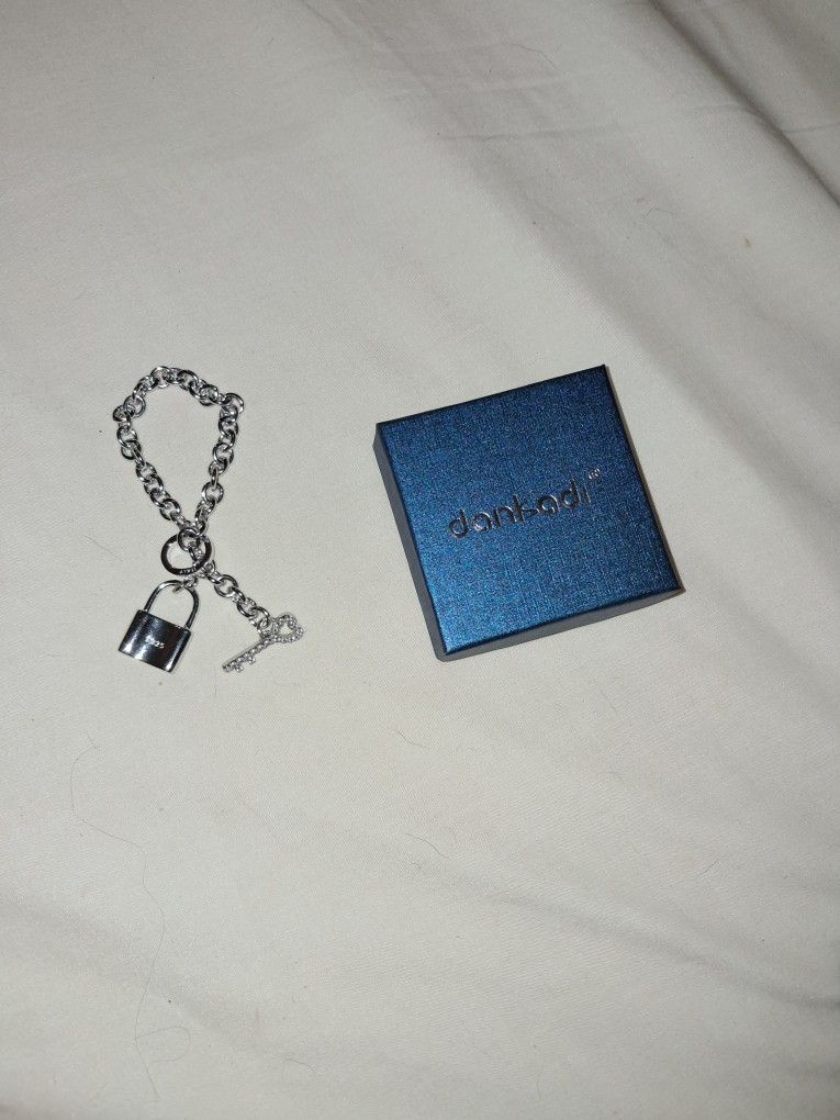 Sterling Silver Key
& Lock Pendant  