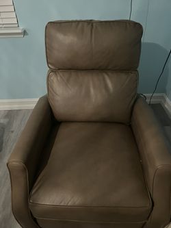 COLLEGE DORM SPECIAL!! This Is A Ridiculous Price. !!!Soft Leather Recliner