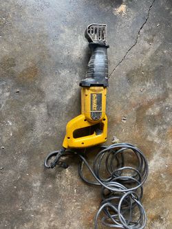 Dewalt Saw Saw (Wire, No Battery)