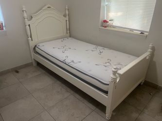 Twin Size Bedframe+Mattress