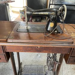   Vintage Singer Sewing Machine 1934 Model 15
