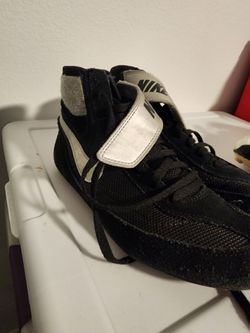 Wrestling  boxing shoes size 7 boys