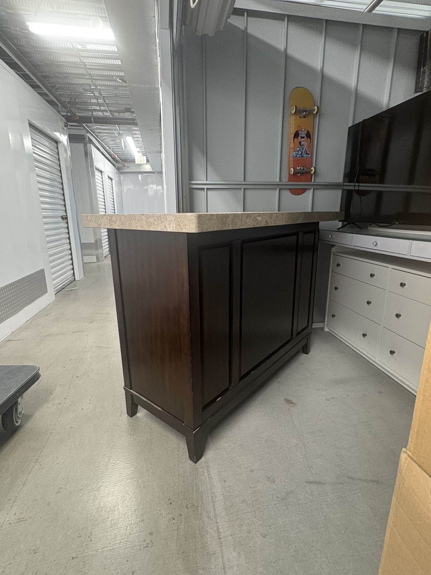 Bar 1000$ OBO NEED GONE TODAY