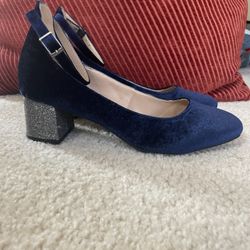 Size 8 Andrew Geller Blue Velvet And Sparkled 2” Heel