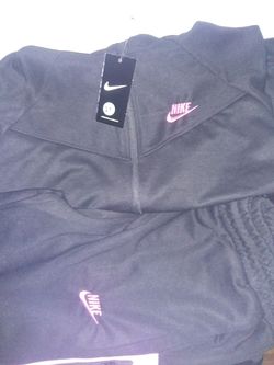 Size 2x and 3x womens nike sweatsuit hmu $60 each