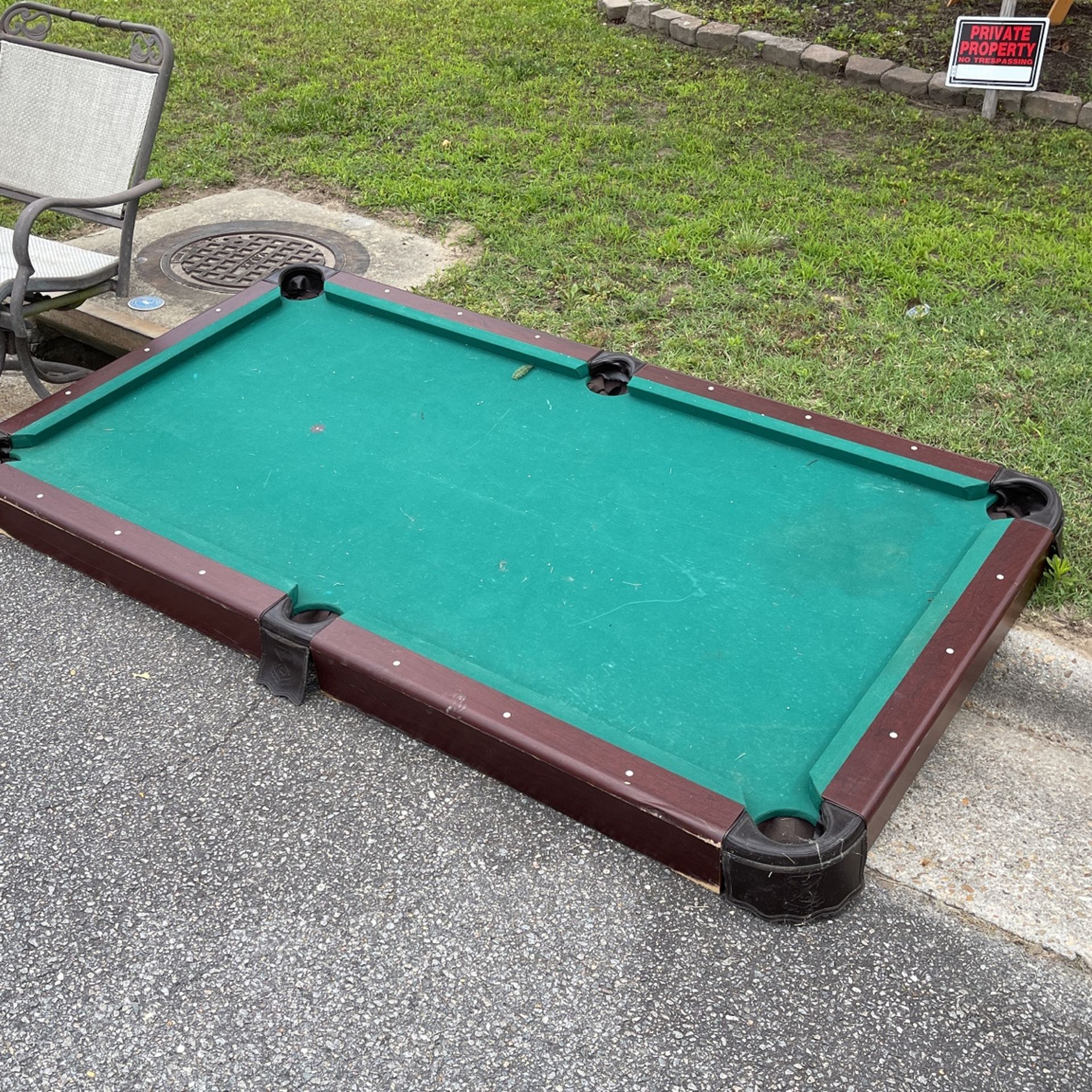 Free Pool table, Curb Side Pick Up