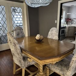 Full Dining Room Set—9 Pieces 