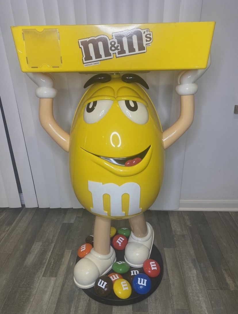 m&m statue