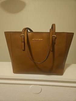 Beautiful Michael Kors in excellent condition. $40