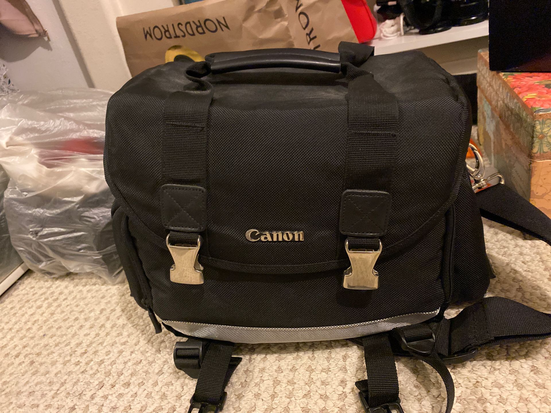 Canon 200DG deluxe gadget camera bag