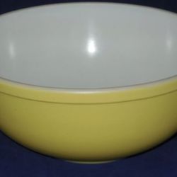 Pyrex Yellow Unmarked 404 1940’s Mixing Bowl