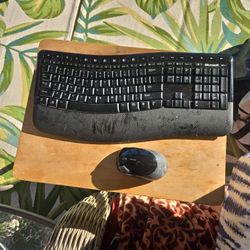 Microsoft Wireless Comfort Keyboard And Mouse 5000
