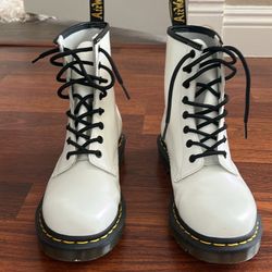 Dr. Martens 1460 Smooth Leather Boots
