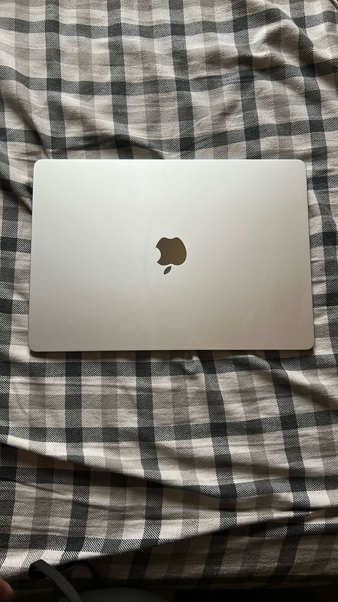 2025 Apple 15" MacBook Air with M4 chip