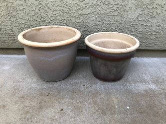 2 quality glazed garden pots