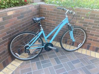 Schwinn Third Ave - Women's Bike