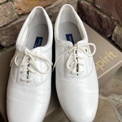 Easy Spirit Cream Motion Women's Oxford Lace Shoes Size 8 B 2A Narrow.