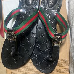 Gucci sandals Size 41 And Designer So It A Size 10 