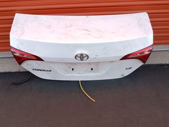 2016-2019 Toyota Corolla trunk deck with lights with accessories OEM.