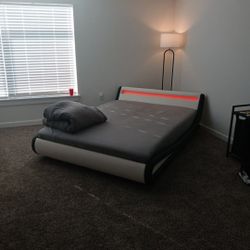 Bed & Bed Frame, Queen size