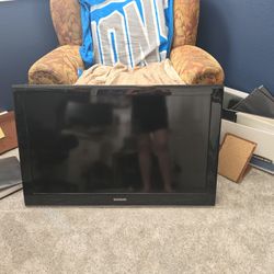 TV 40" Samsung w/wall TV bracket