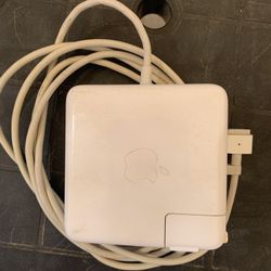 Apple 85W MagSafe power Adapter 